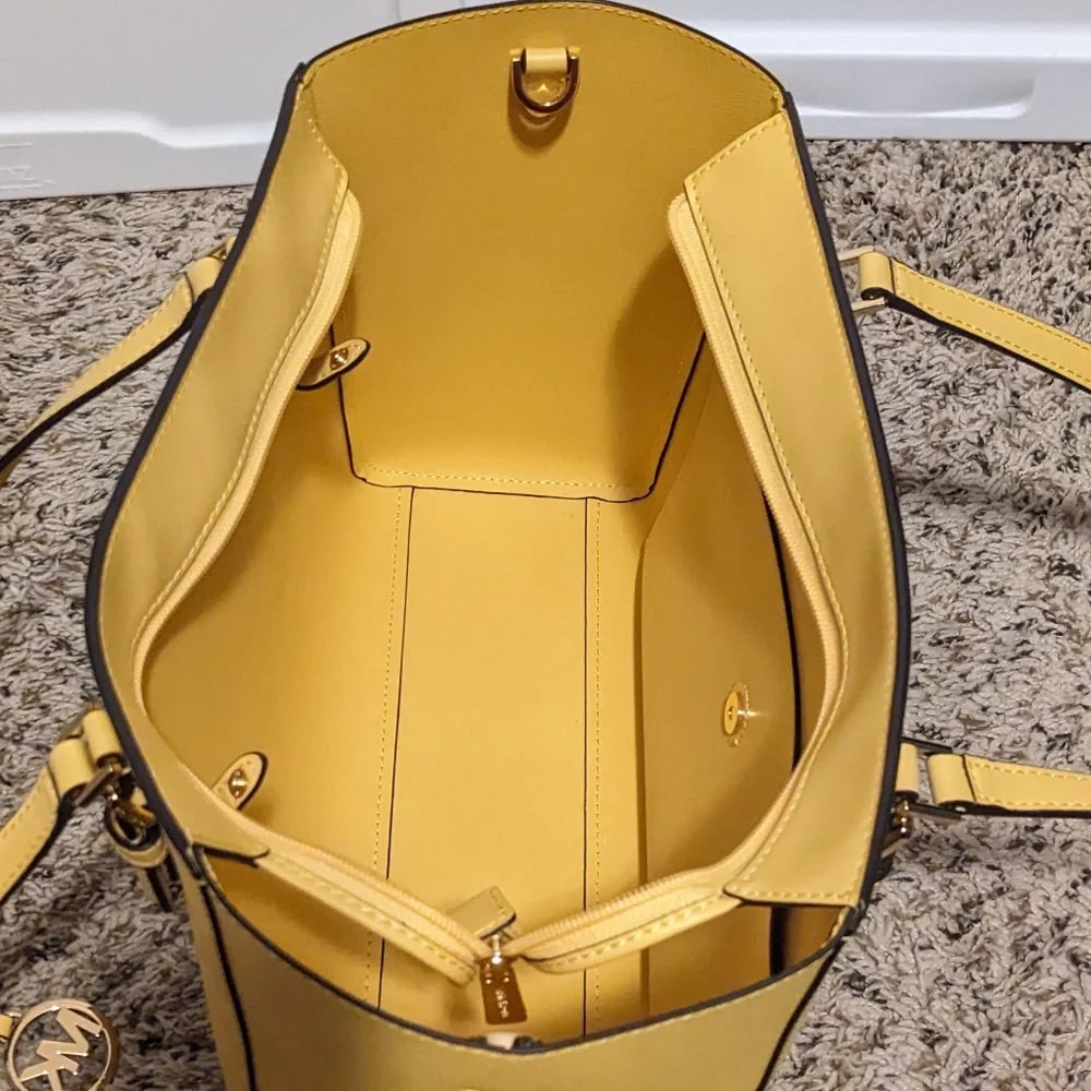 Michael Kors Daffodil Charlotte 3:1